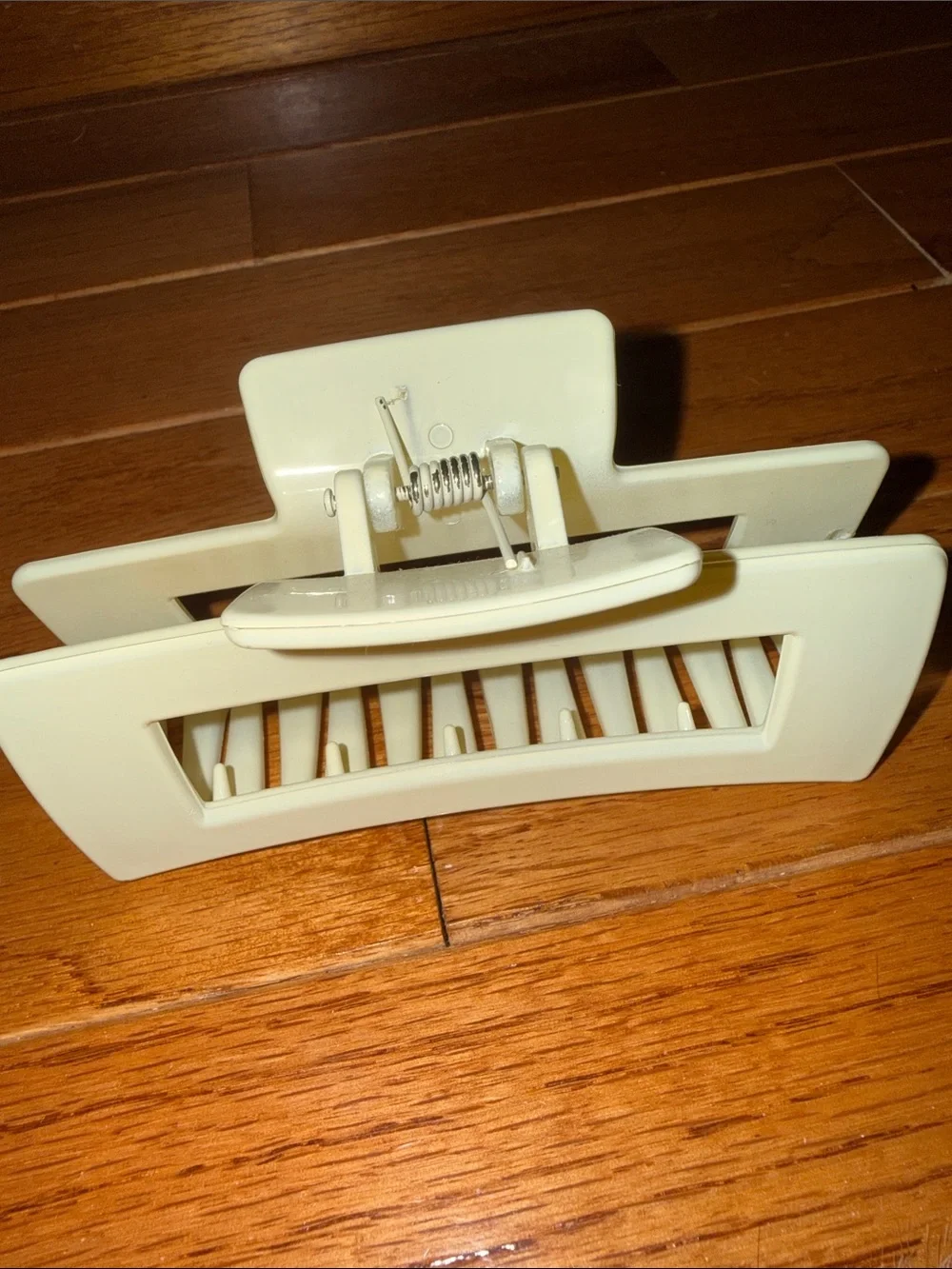 Oversized Cream Hair Claw Clip